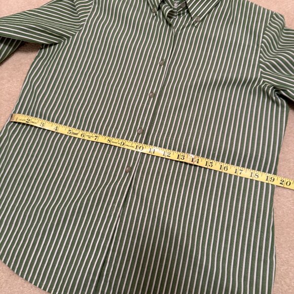 Green and white striped wrinkle free Foxcroft shirt sizd 6P - Picture 3 of 7